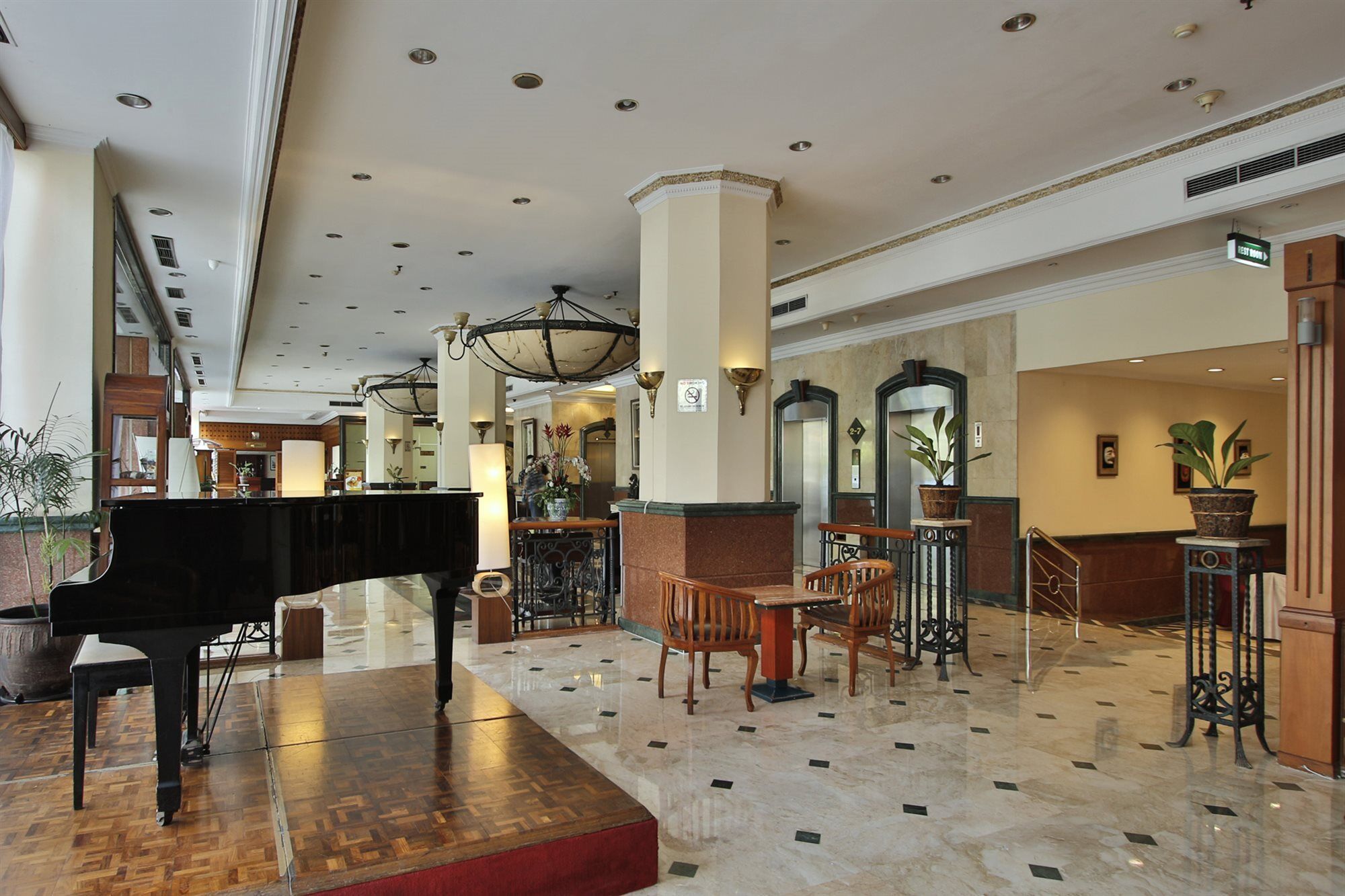 เดอะ จาการ์ต้า เอสพี จาการ์ต้า โฮเต็ล แอนด์ สปา Hotel จาการ์ตา ภายนอก รูปภาพ